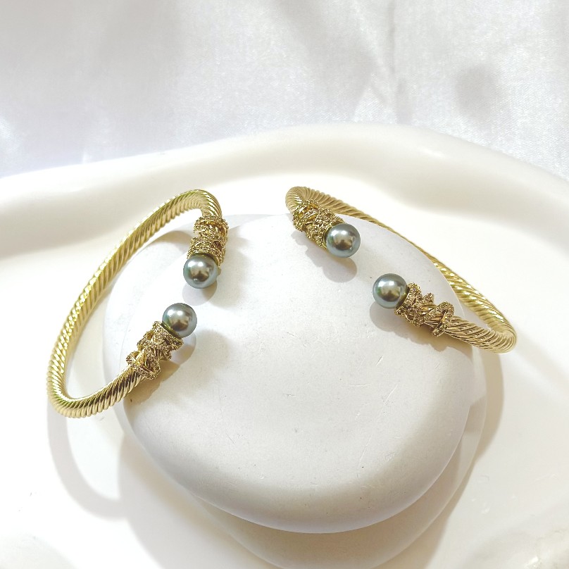 gray peal bangle