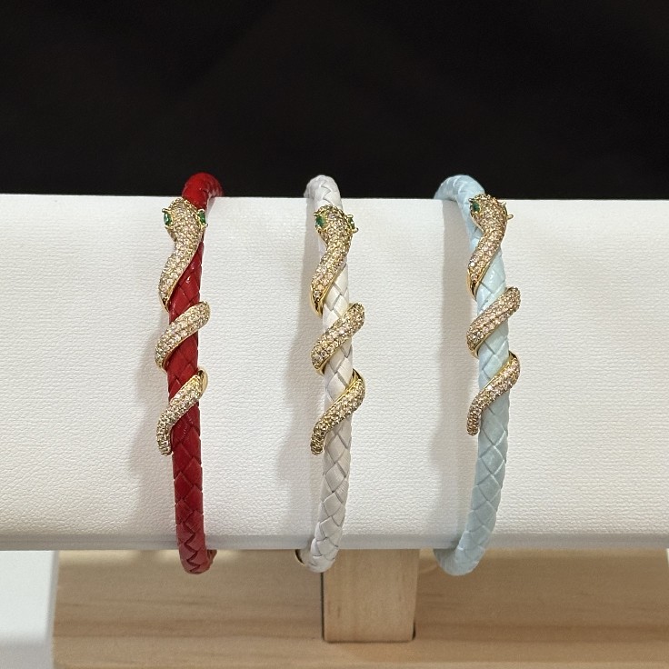 women leather bracelets 3