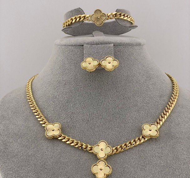 gold chain vancleef set